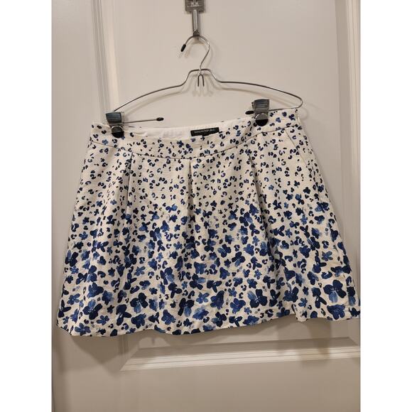 Banana Republic Tulip Skirt with pockets - Picture 3 of 5